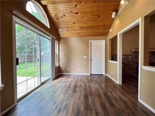 Building Photo - 3604 Mockingbird Ln