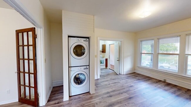 Foto del edificio - SPACIOUS Single Family House AVAILABLE Fal...
