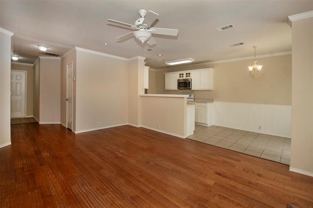 Foto del edificio - 4512 Blue Jay Ln