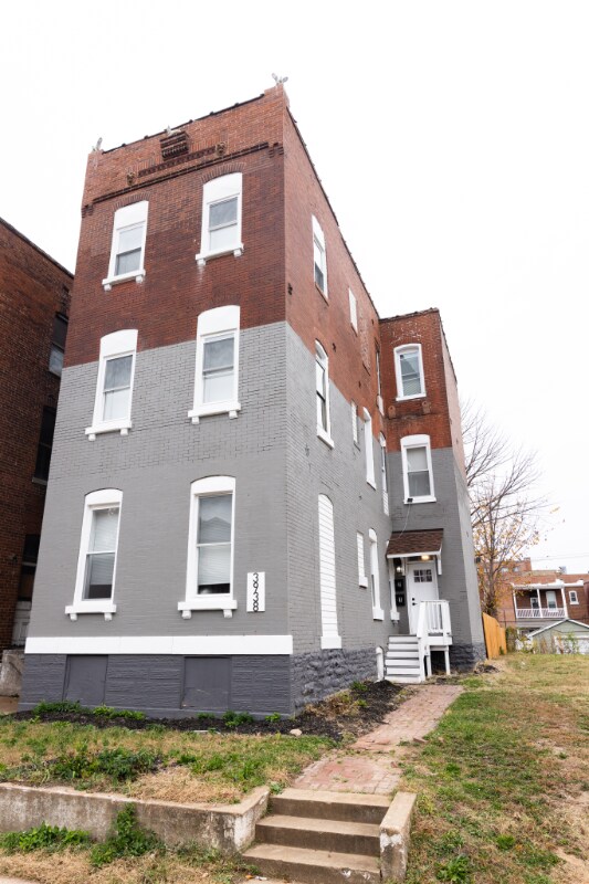 Primary Photo - 3938 Iowa Ave