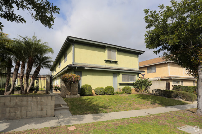 Building Photo - 12305-12307 Breezewood Dr