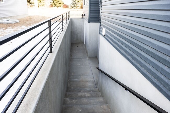 Foto del edificio - 715 Pine Ridge Ln