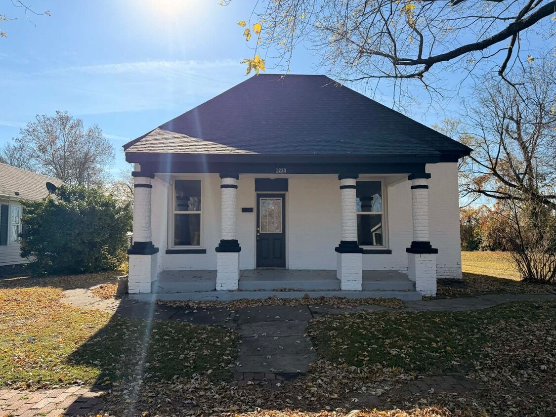 COMING SOON: CUTE UPDATED 2 BEDROOM / 2 B... - COMING SOON: CUTE UPDATED 2 BEDROOM /  2 B...