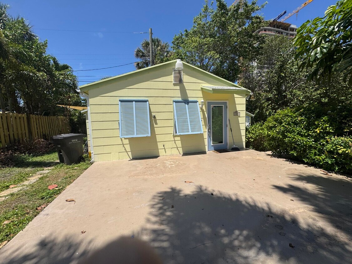 Primary Photo - 409 45th St