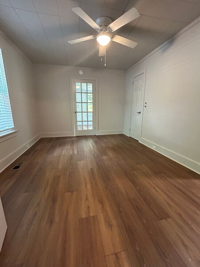 Foto del edificio - 2 Bedroom House in Lexington near Main St