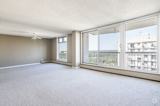 Building Photo - 9835-9113 113 St