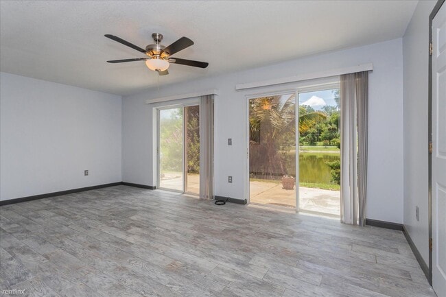 Building Photo - 3 br, 2.5 bath Condo - 205 Country Lane No...