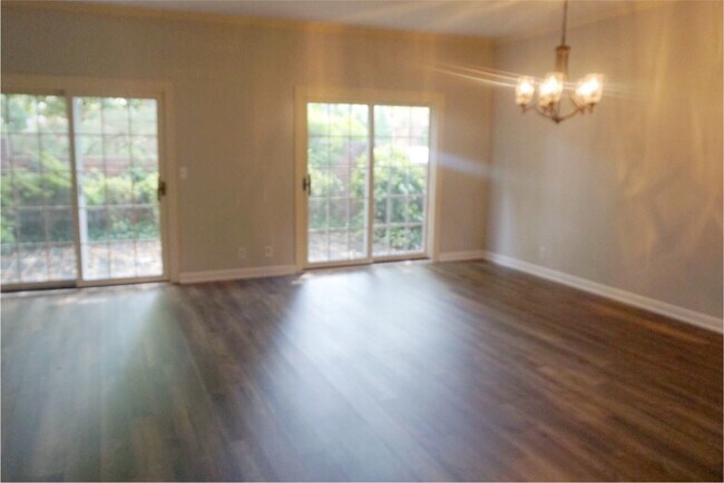 Foto del edificio - Spacious 2 bedroom, 2.5 bath townhome, Wes...