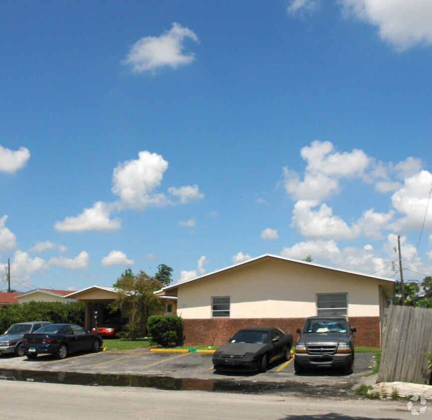 Building Photo - 7331 Venetian St