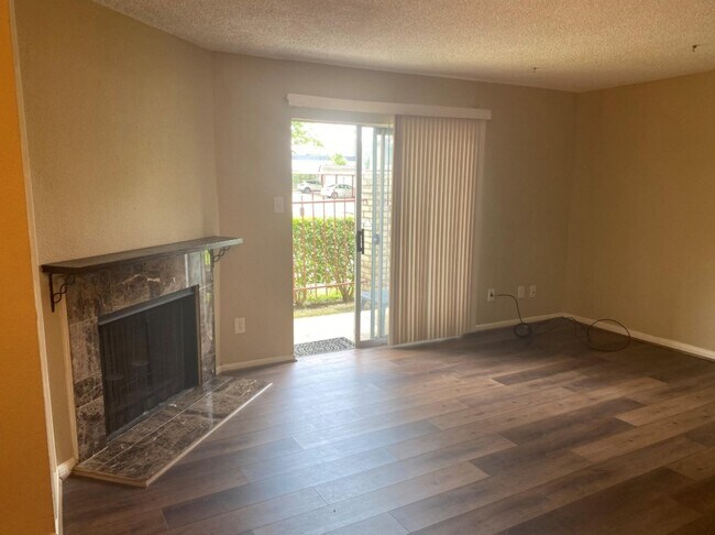 Foto del edificio - 2120 El Paseo St