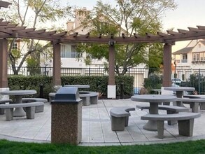 Building Photo - 16941 Meadowlark Ridge Rd