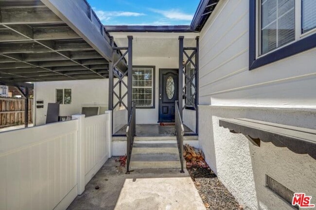 Foto del edificio - 19924 Welby Way