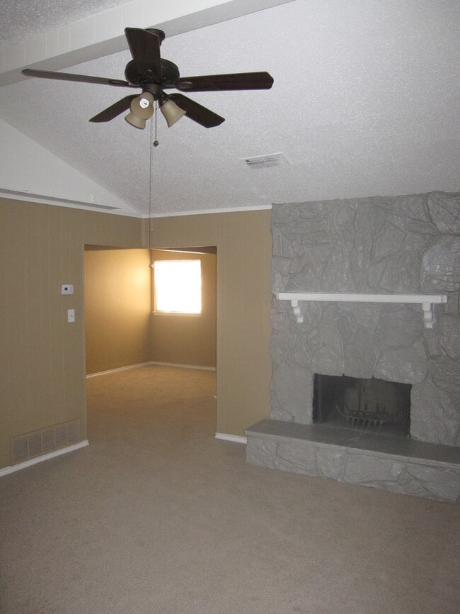 Building Photo - 2805 W Ferndale Ln