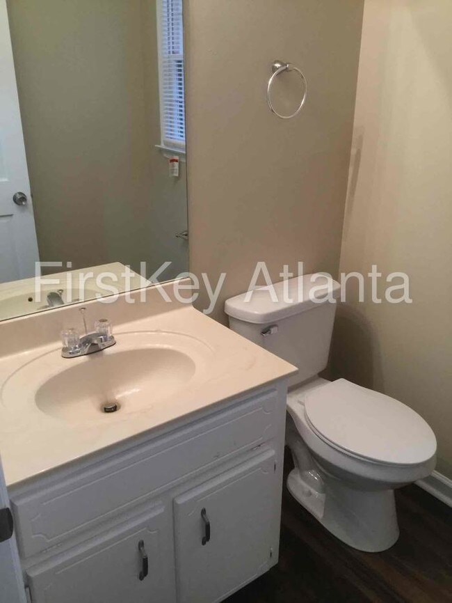 Building Photo - 342 Rockmoor Trl