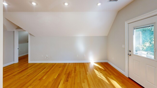 Building Photo - HOT ALLSTON LISTING!!!!