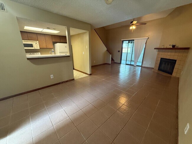 Foto del edificio - 5549 Cabot Dr N