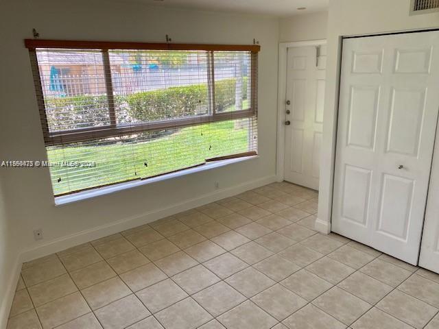 Foto del edificio - 7470 Miami Lakes Dr