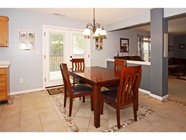 Building Photo - 5 Bedroom Home in Greenwood