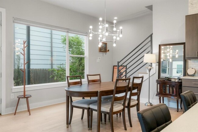 Foto del edificio - 6008 Florencia Ln