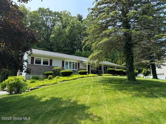 Primary Photo - 44 Apple Tree Ln
