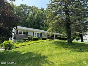 Building Photo - 44 Apple Tree Ln
