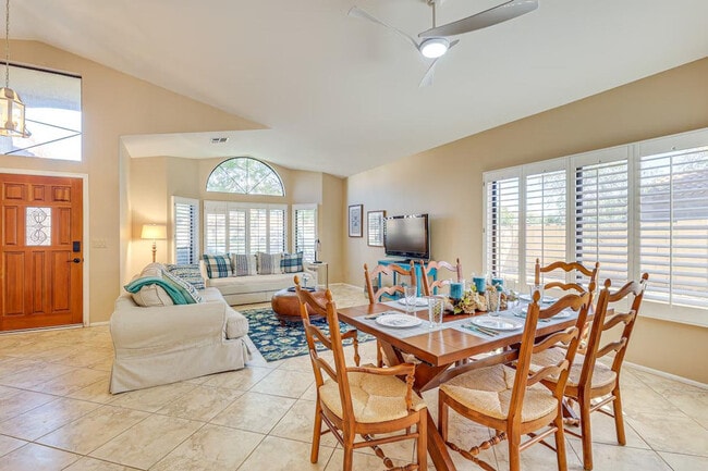 Building Photo - 253 E Vaughn Ave