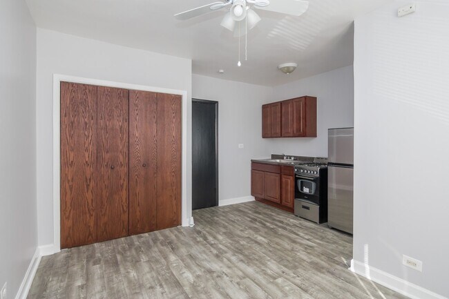 Foto del edificio - 5710 N Winthrop Ave