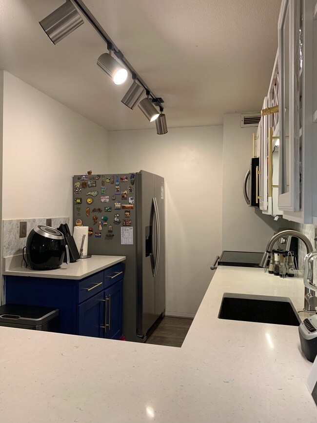 Kitchen - 19 1st St S
