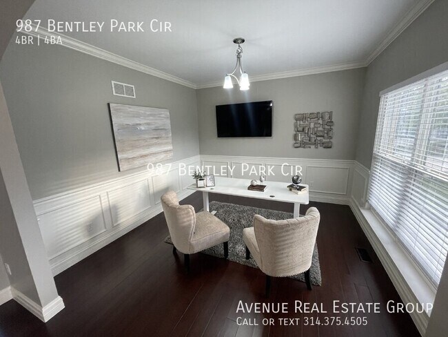 Foto del edificio - 987 Bentley Park Cir