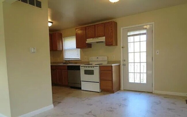 Building Photo - (MR) 847-853 Tydings