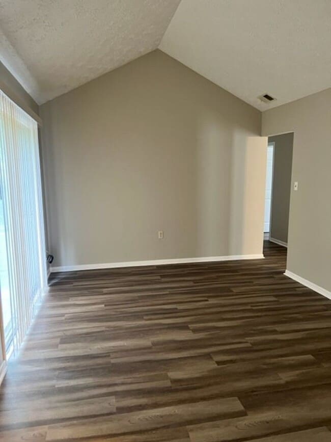 Building Photo - 18 Friar Tuck Dr