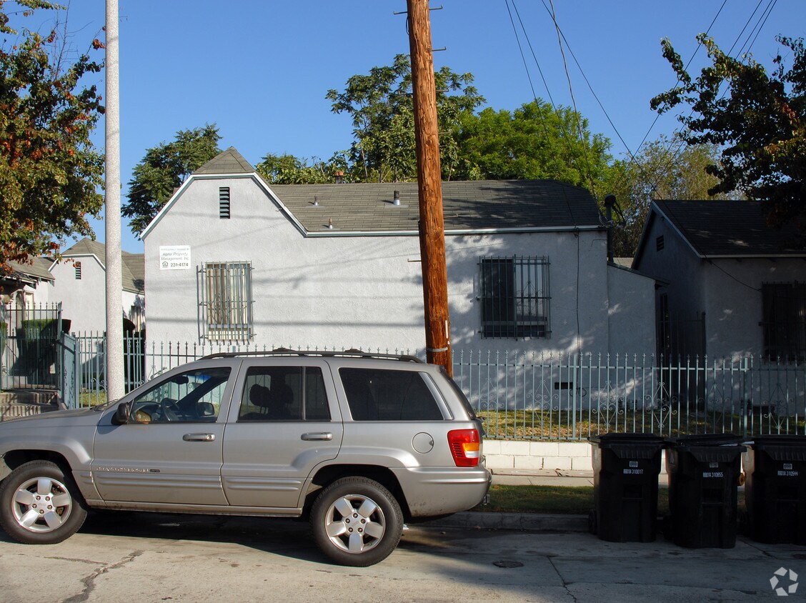 Primary Photo - 2747 Newell St
