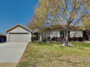 Building Photo - 615 Douglas Dr