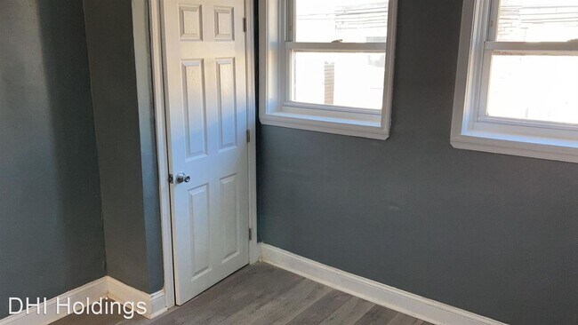 Building Photo - 3 br, 2.5 bath House - 1835 S Taylor St