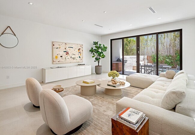 Foto del edificio - 2984 Coconut Ave