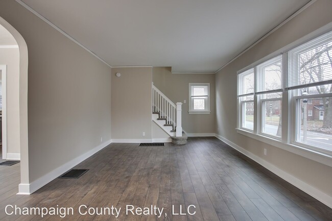 Building Photo - 3 br, 1 bath House - 202 W. Florida Ave.