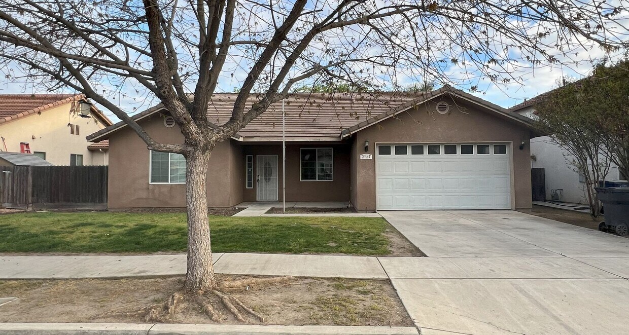Primary Photo - 2724 TECOPA AVE- 5 BEDROOM 2 BATHROOM + OF...