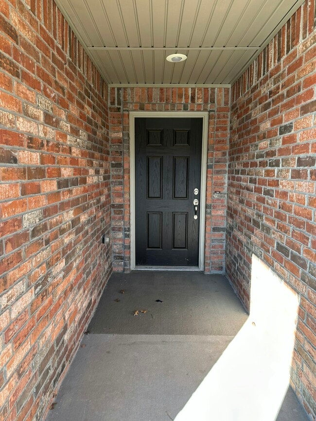 Building Photo - 4336 W Wales Dr