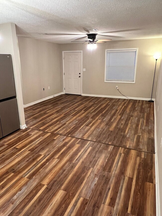 Foto del edificio - 706 Shady Ln Dr