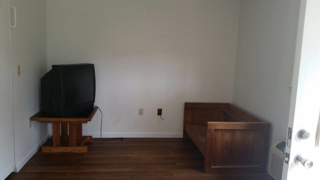 Building Photo - 407 Dillsboro Rd