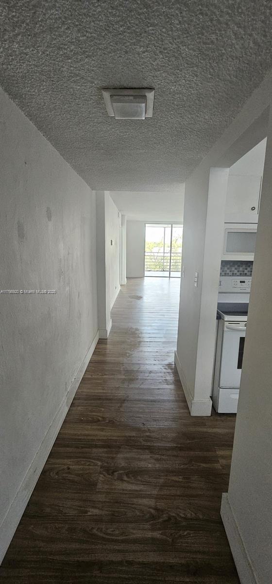 Foto del edificio - 3660 NE 166th St