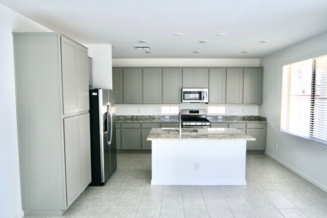 Luxury Kitchen - 1315 W Crane Dr