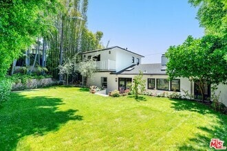 Building Photo - 1622 Sunset Plaza Dr