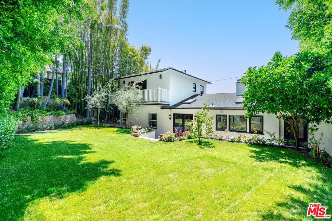 Foto principal - 1622 Sunset Plaza Dr