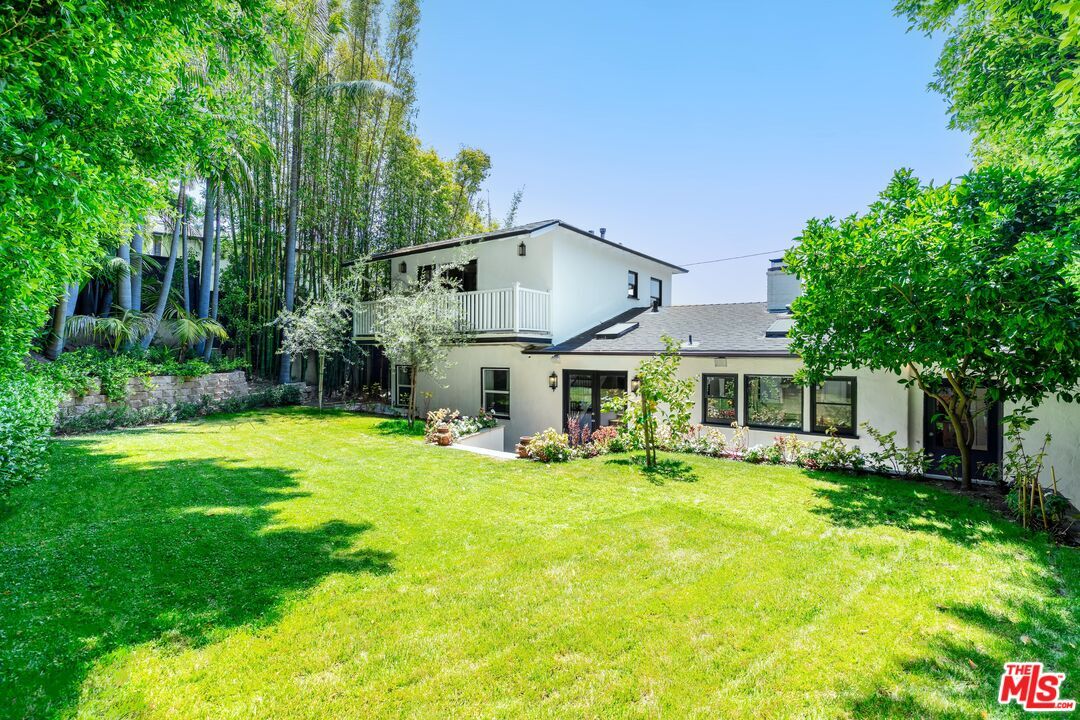 Primary Photo - 1622 Sunset Plaza Dr