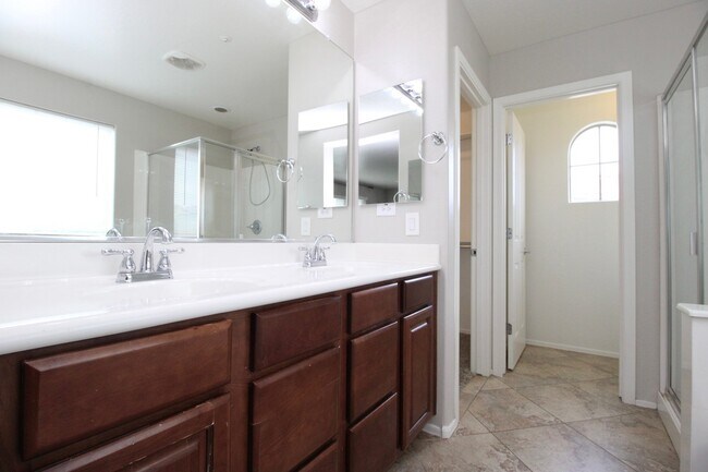 Building Photo - 3221 E Virgil Dr