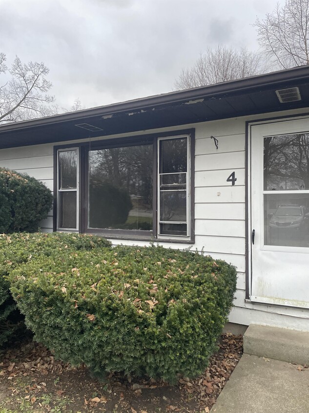 Primary Photo - 128 Hoose Ct