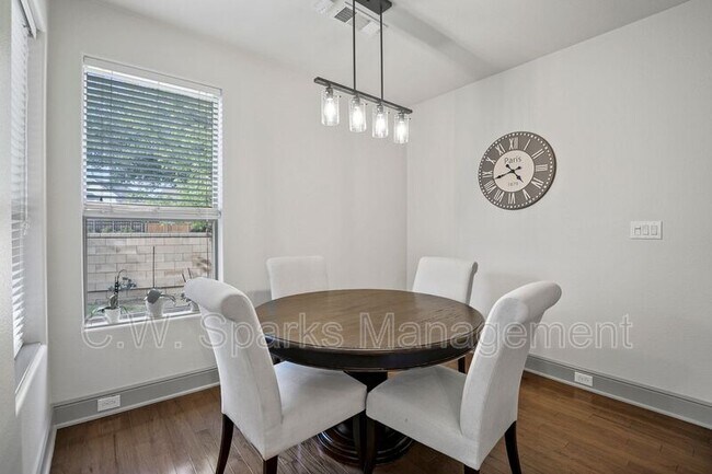 Building Photo - 2561 Fountain Cove