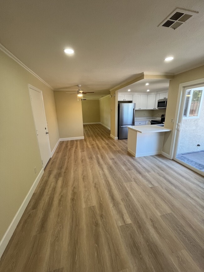 Building Photo - 1522 Rhododendron Dr