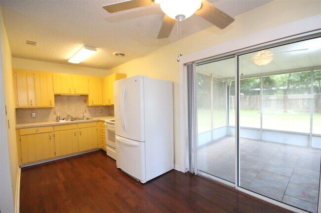 Foto del edificio - 917 Cranbrook Ave